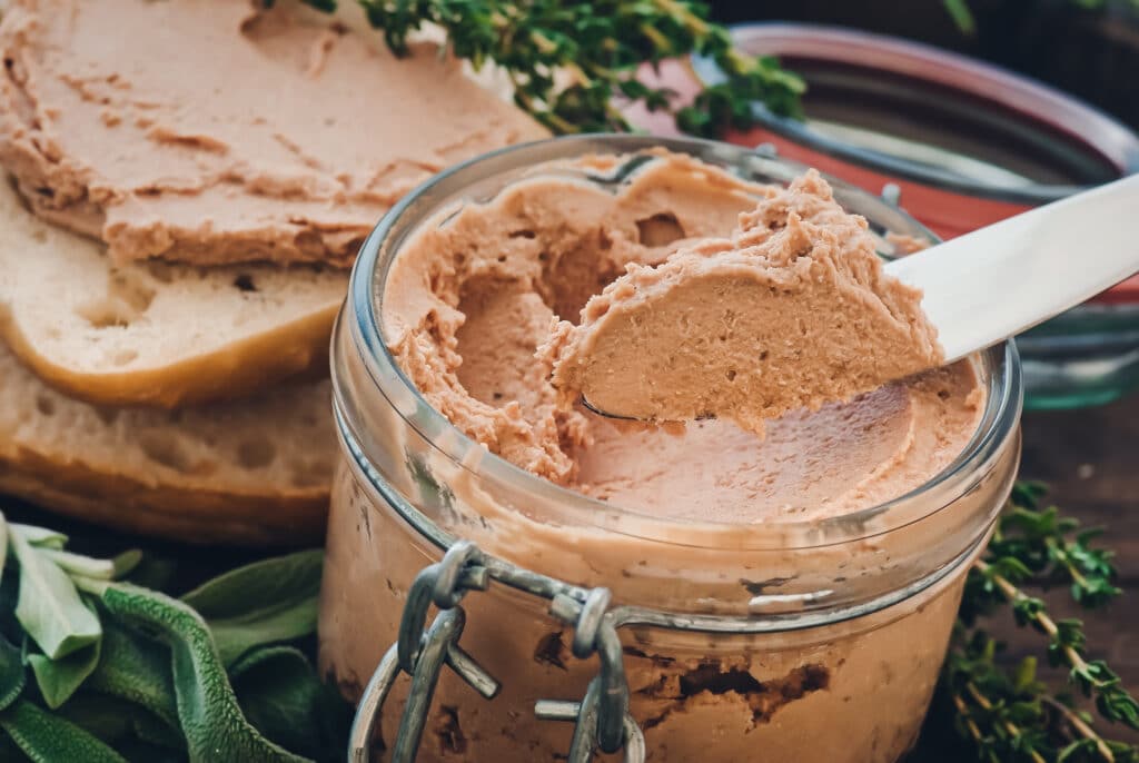 Leberwurst-Gewürze: dieses Bild zeigt eine Leberwurst im Glas